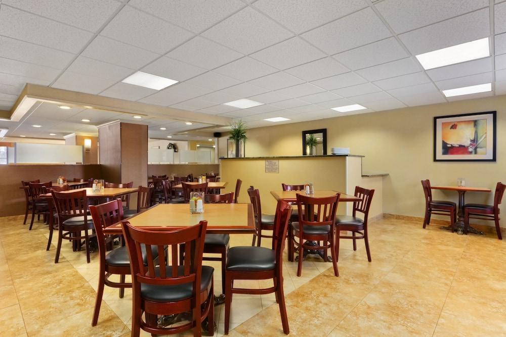 Comfort Inn & Suites Glen Mills - West Chester Exterior photo