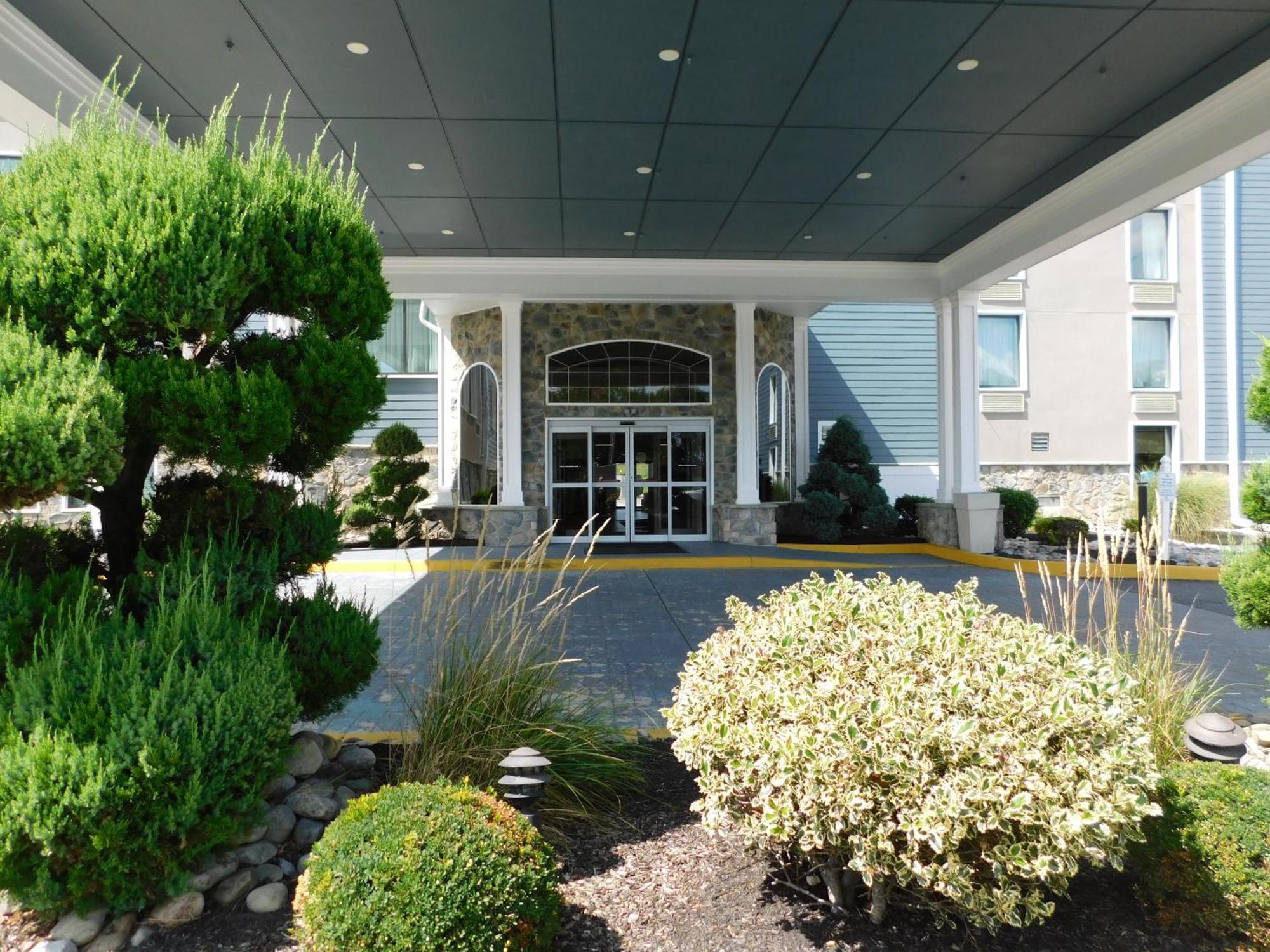 Comfort Inn & Suites Glen Mills - West Chester Exterior photo