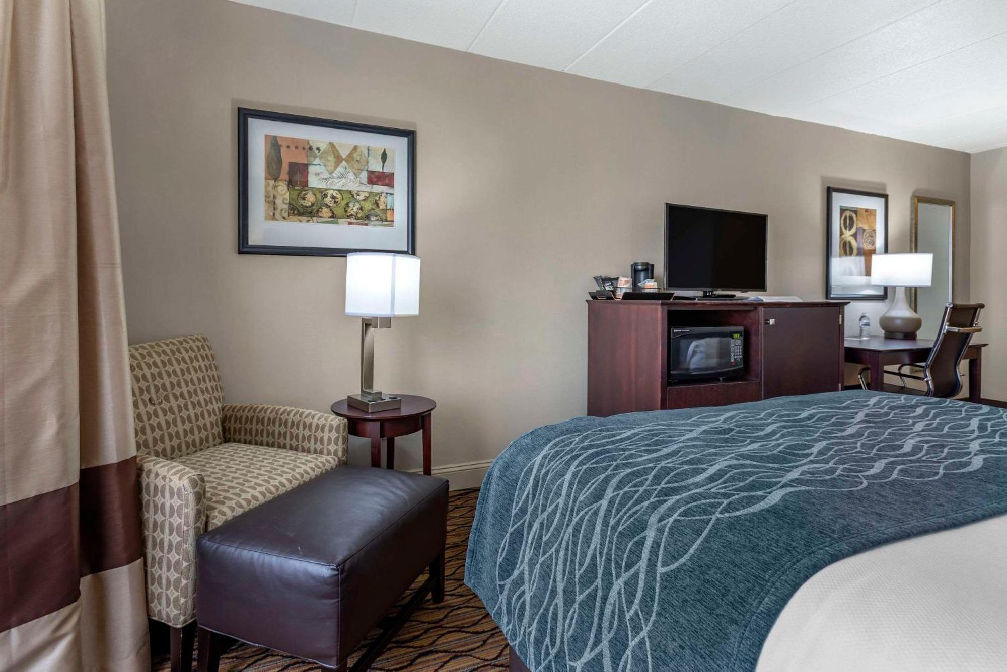 Comfort Inn & Suites Glen Mills - West Chester Exterior photo
