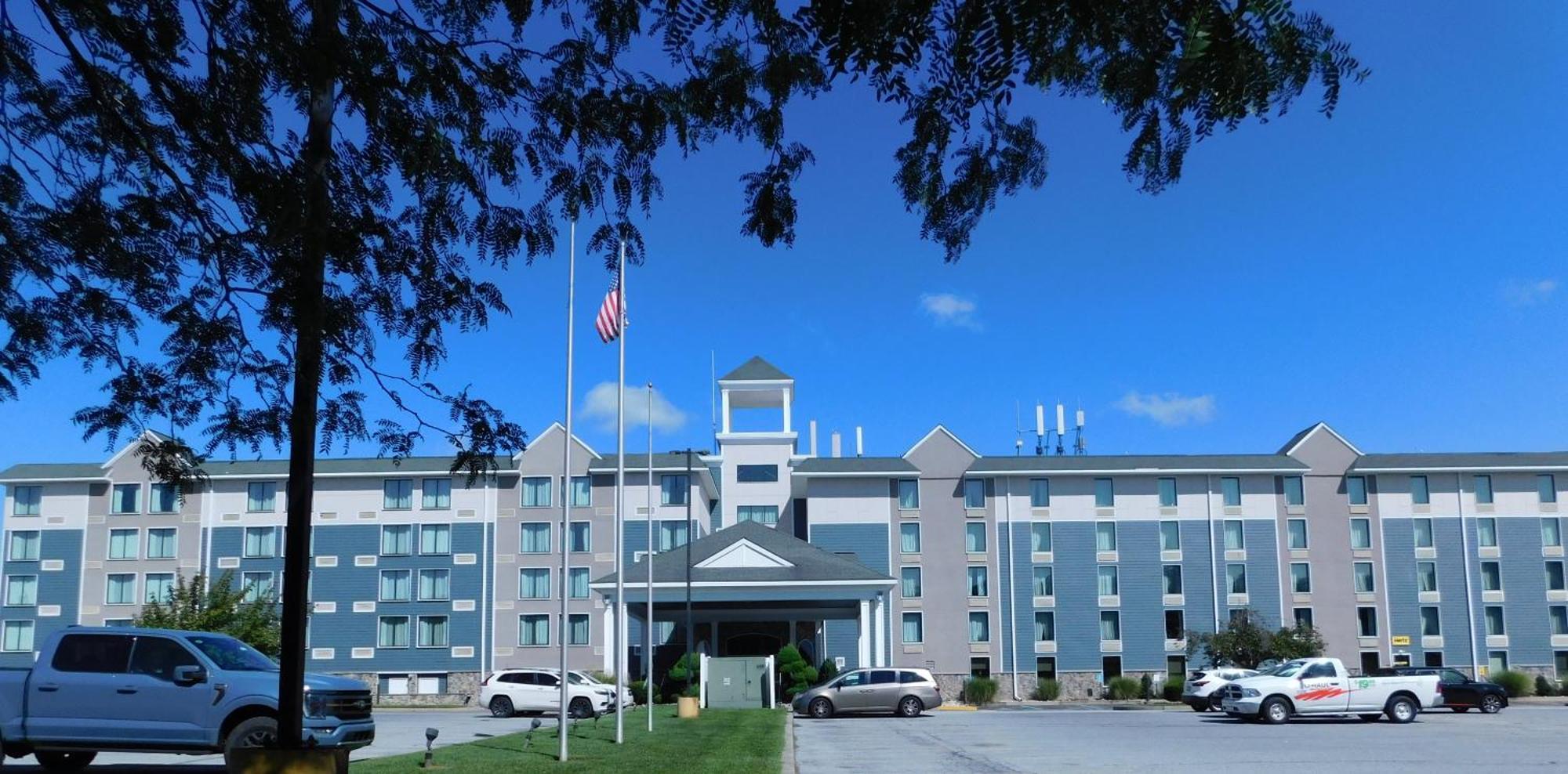 Comfort Inn & Suites Glen Mills - West Chester Exterior photo