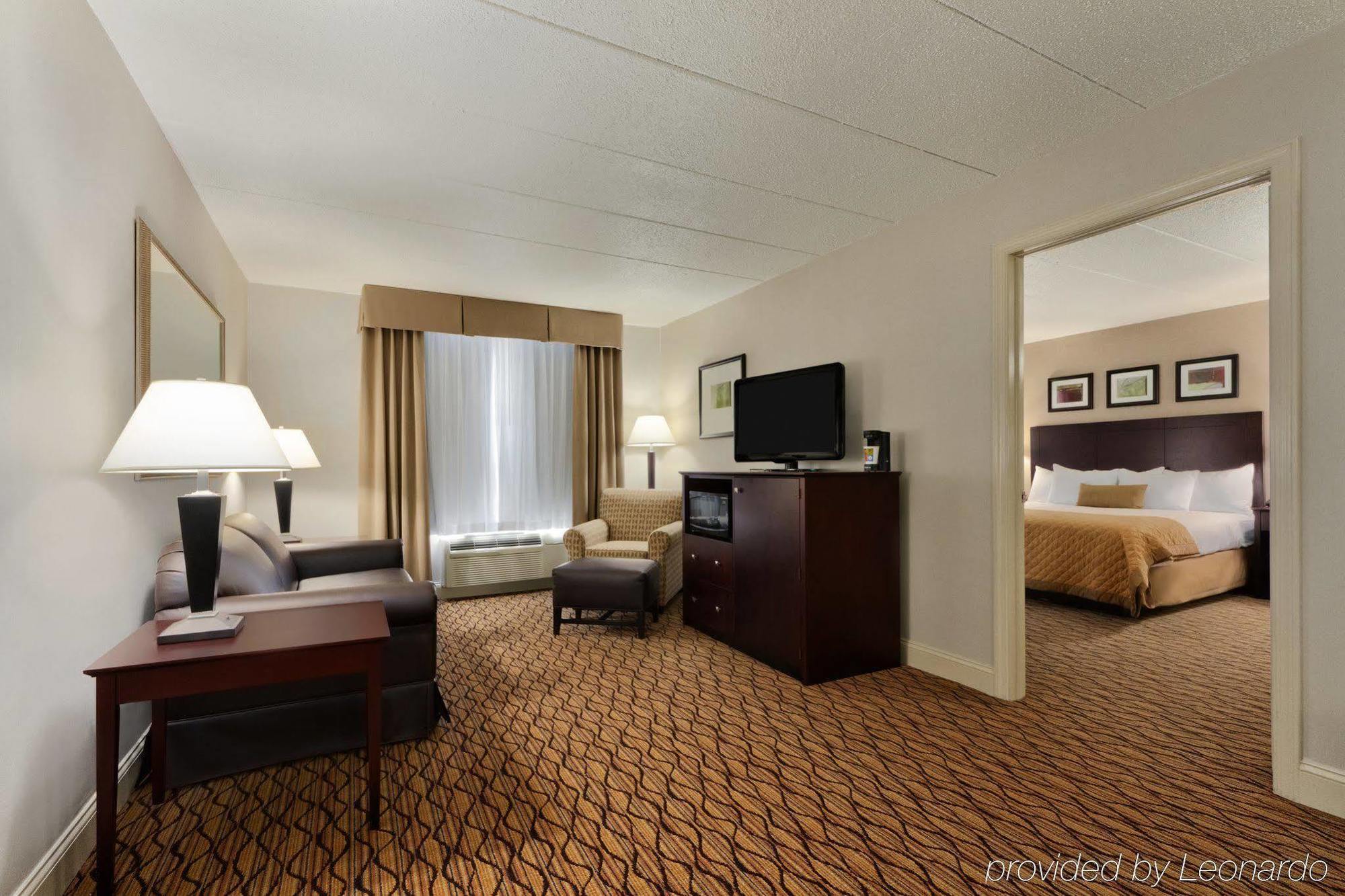 Comfort Inn & Suites Glen Mills - West Chester Exterior photo