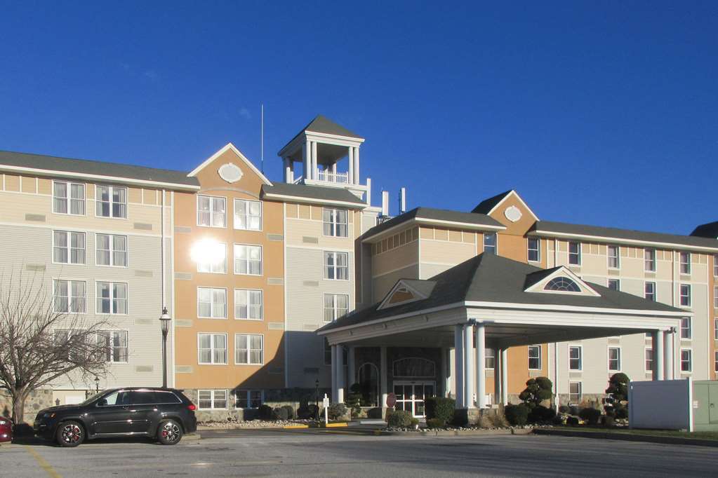 Comfort Inn & Suites Glen Mills - West Chester Exterior photo